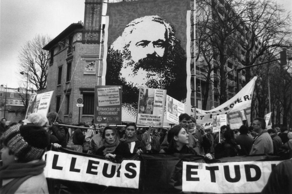 Workers striking against French prime minister Alain Juppe’s welfare cuts in 1995 (Getty)