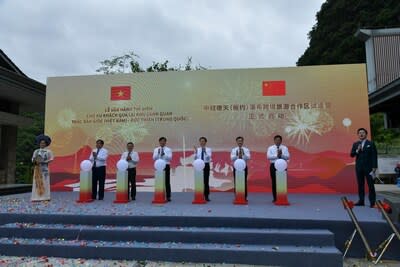 Lễ khai trương thí điểm Khu hợp tác du lịch xuyên biên giới Thác Titian-Bản Giốc Trung Quốc-Việt Nam