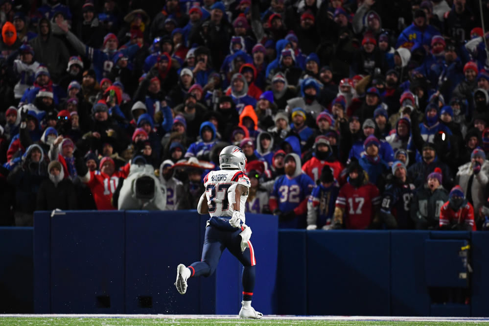 Patriots 14-10 Bills: Gone with the Wind: Patriots take advantage of  weather to beat Bills