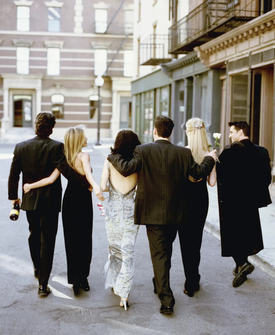 FRIENDS -- Season 6 -- Pictured: (l-r) David Schwimmer as Ross Geller, Jennifer Aniston as Rachel Green, Courteney Cox as Monica Geller, Matthew Perry as Chandler Bing, Lisa Kudrow as Phoebe Buffay, Matt LeBlanc as Joey Tribbiani  (Photo by NBCU Photo Bank/NBCUniversal via Getty Images via Getty Images)