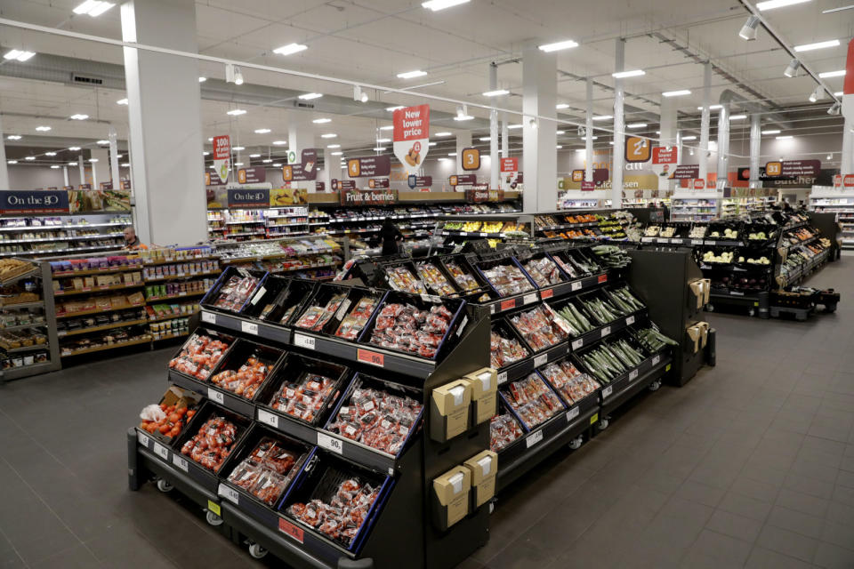 The days of spending your precious lunchbreak standing in line for a sandwichare increasingly numbered, as supermarket chain Sainsbury's has launched theUK's first ever till-free grocery store