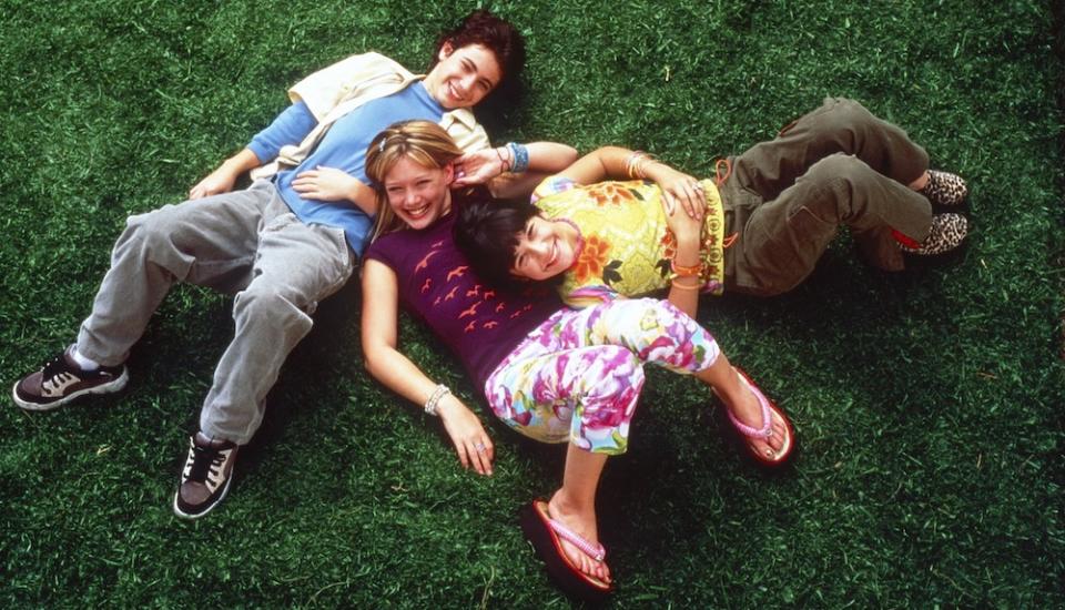 LIZZIE MCGUIRE, from left: Adam Lamberg, Hilary Duff, Lalaine, 2001-2004. © Walt Disney Enterprises / Courtesy Everett Collection