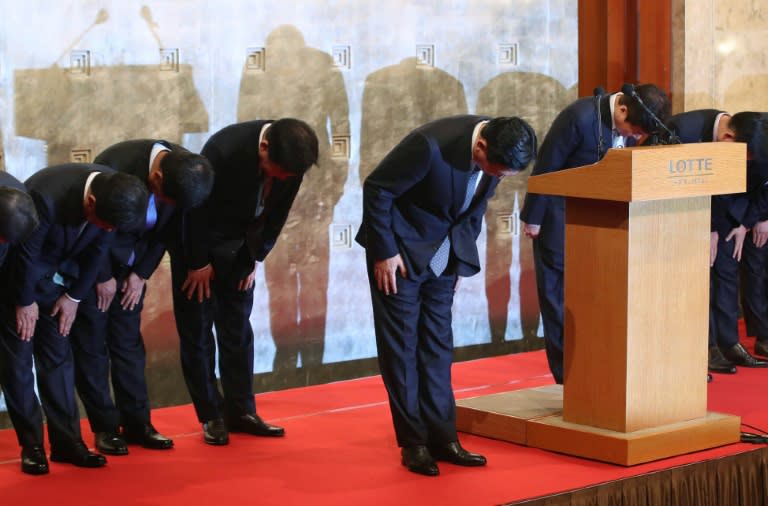 Shin Dong-Bin (C), chairman of Lotte Group, bows in apology with group executives during a press conference at Lotte Hotel in Seoul, on October 25, 2016