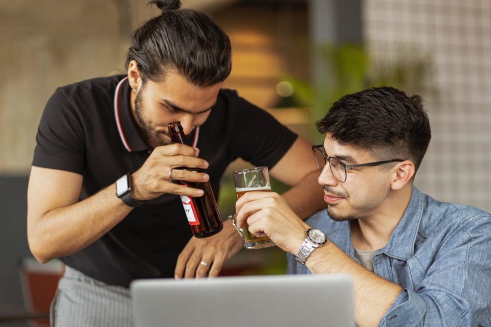 飲啤酒的5大關鍵知識！好處、壞處與啤酒肚成因全分析
