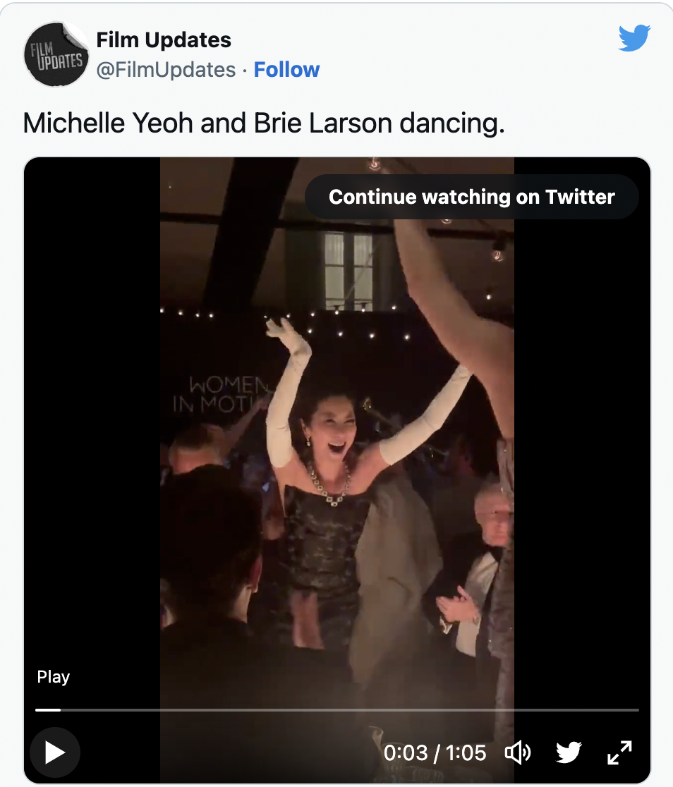 楊紫瓊與布麗拉森在派對上一起熱舞。（圖／翻攝推特）
