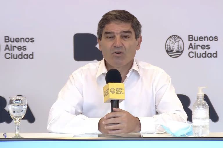 Fernán Quirós durante la Conferencia de prensa sobre la situación sanitaria de la Ciudad.