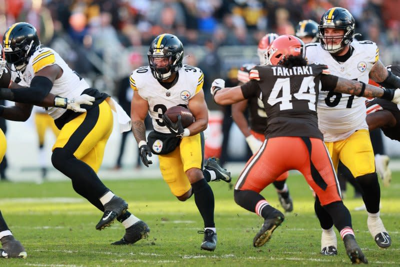 Pittsburgh Steelers running back Jaylen Warren (C) is not among my Top 20 plays. File Photo by Aaron Josefczyk/UPI