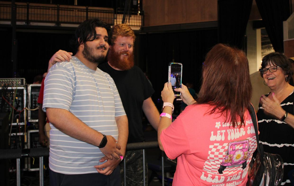 Singer-songwriter Oliver Anthony strikes a pose with a fan before his concert at Longwood University in Farmville on October 28.