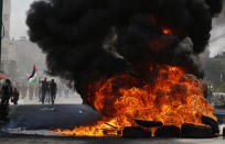 <p>Palestinians clash with Israeli forces after a rally to mark the 70th anniversary of what Palestinians call their “nakba,” or catastrophe â the uprooting of hundreds of thousands in the Mideast war over Israel’s 1948 creation, in the West Bank city of Bethlehem, Tuesday, May 15, 2018. (Photo: Majdi Mohammed/AP) </p>