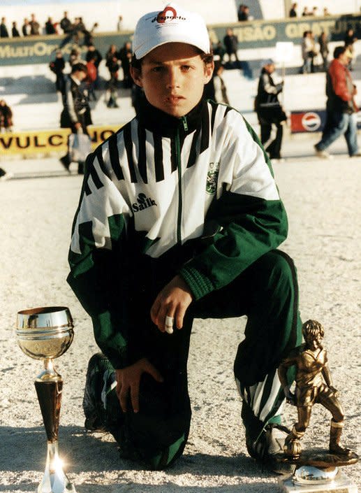 El hijo de Cristiano Ronaldo parece el clon de su papi cuando era