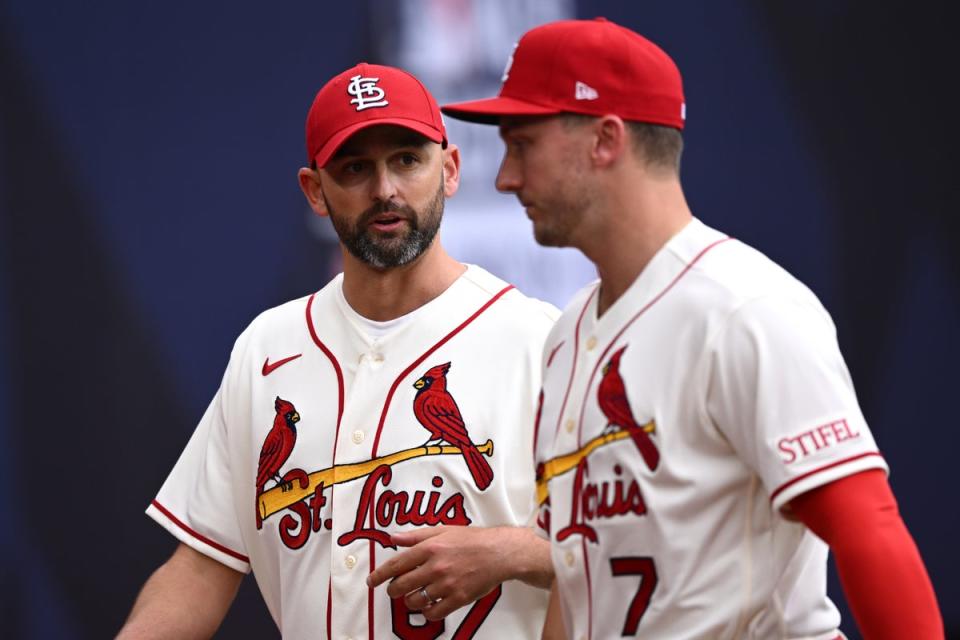 Nathan Lyon speaks to Andrew Knizner of the St. Louis Cardinals (Getty Images)