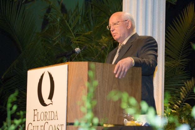 Mikhail Gorbachev addresses a soldout crowd at FGCU in 2006.