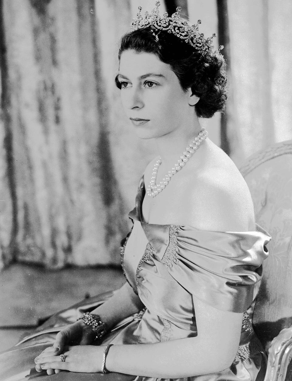 Queen Elizabeth wears a crown in 1949.