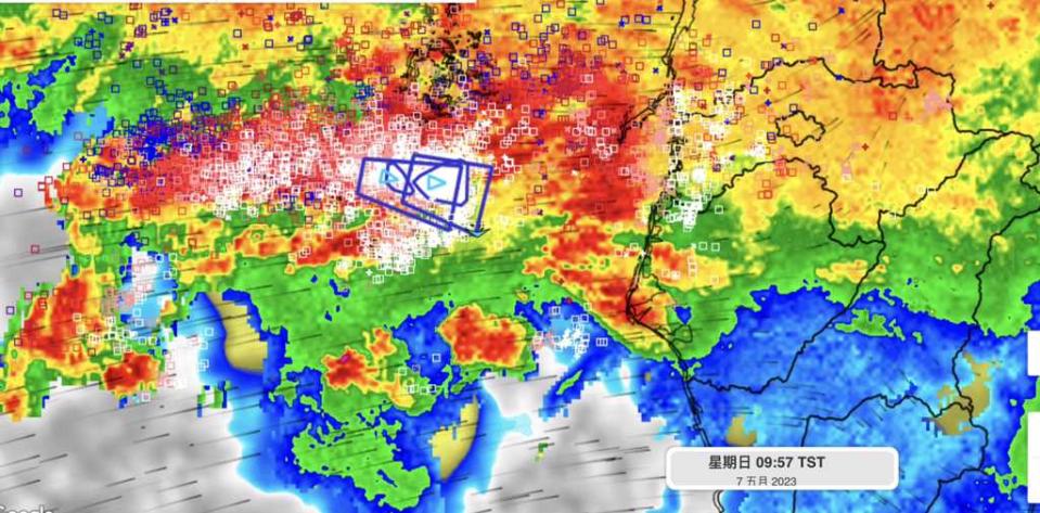 雷雨帶正朝台南前進。(翻攝自彭啟明臉書)
