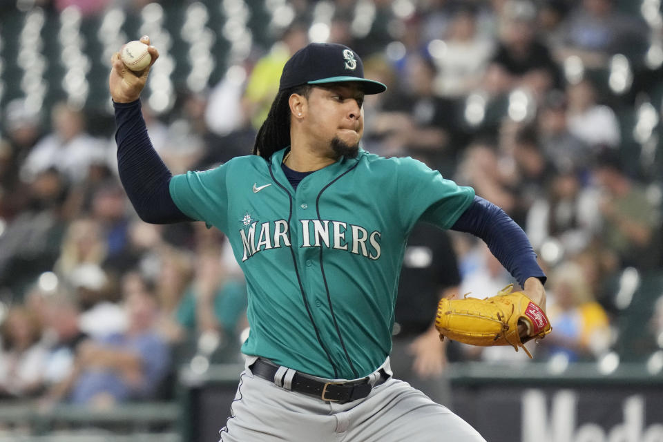 Seattle Mariners starting pitcher Luis Castillo throws against the Chicago White Sox during the first inning of a baseball game in Chicago, Monday, Aug. 21, 2023. (AP Photo/Nam Y. Huh)
