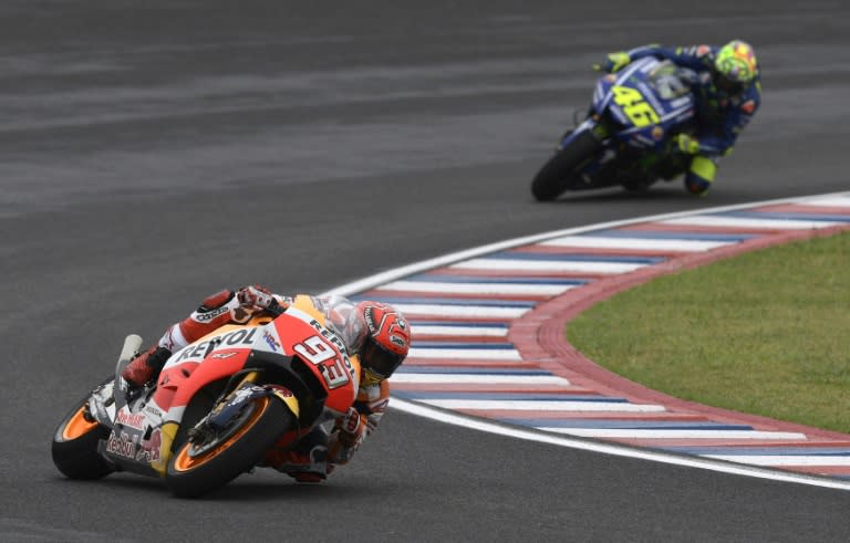 Marc Marquez (L) rides his Honda to get pole position ahead of Italy's biker Valentino Rossi at Termas de Rio Hondo circuit in Santiago del Estero, Argentina on April 8, 2017