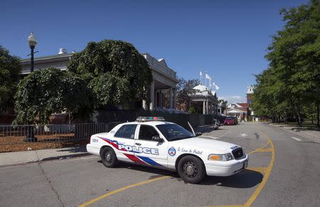 A police cruiser sits outside of the Muzik nightclub where a shooting happened in the early morning, in Toronto, August 4, 2015. REUTERS/Mark Blinch