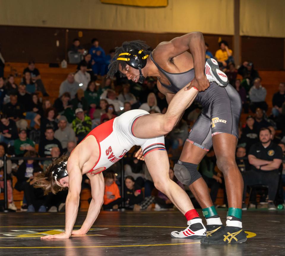 Piscataway’s Brian Butler beats Saint Thomas Aquinas’ Liam Zeh in the 144 lb. weight class in the GMC Tournament Final on Jan. 27, 2024 afternoon at the Piscataway High School gymnasium in Piscataway.