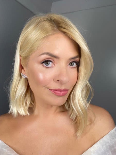 holly-willoughby-makeup