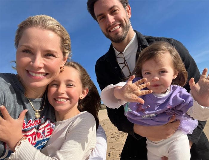 Soraya con su marido y sus dos hijas