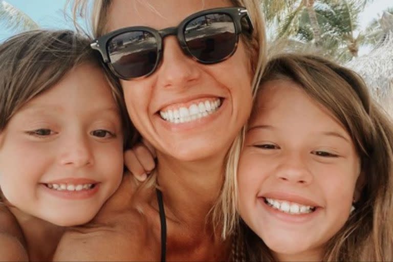 Mariana Fabbiani y sus hijos, Máximo y Matilda