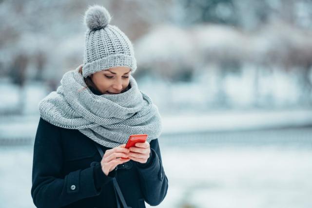 Can You Wear Hats Indoors in Winter at Work? — Inside Out Style