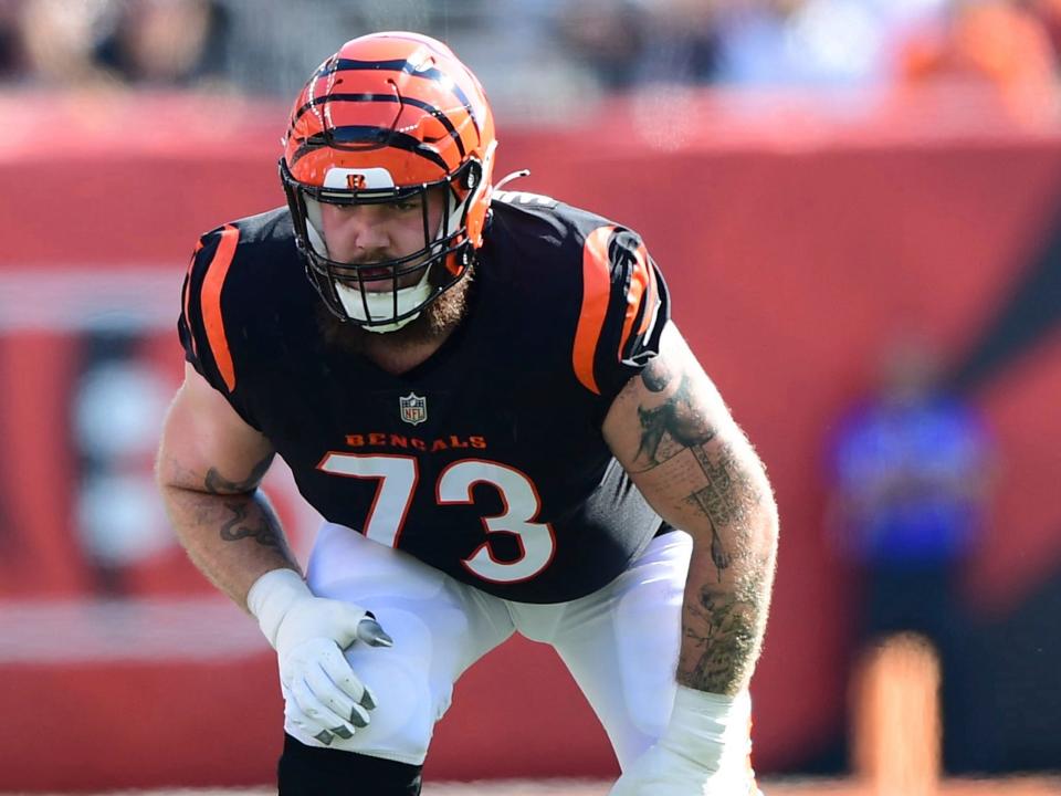 Jonah Williams bends over and prepares to block during a Bengals game.