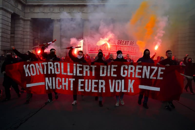 2021年11月20日，奧地利維也納民眾上街抗議政府的封鎖措施（美聯社）