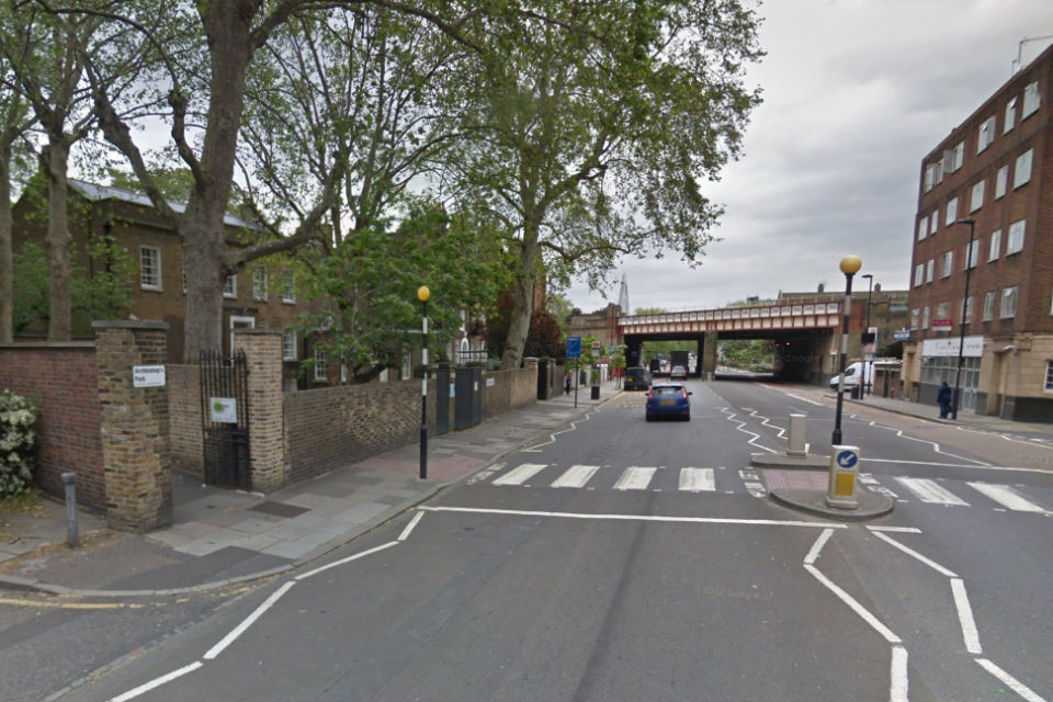 Appeal: Police hunt man after two attempted child abductions: Google