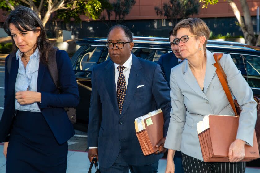 LOS ANGELES, CA - MARCH 09: Suspended Los Angeles City Councilman Mark Ridley-Thomas, center, who while a member of the Board of Supervisors allegedly steered county contracts to USC's social work school in exchange for benefits for his son, facing federal criminal case arrives with his team of attorneys at United States Courthouse on Thursday, March 9, 2023 in Los Angeles, CA. (Irfan Khan / Los Angeles Times)