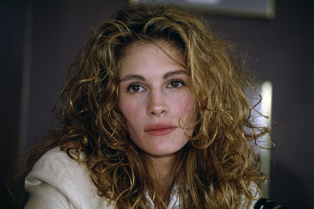 La actriz estadounidense Julia Roberts asiste a una conferencia de prensa para el lanzamiento de la película The Pelican Brief, basada en el libro de John Grisham y dirigida por Alan J. Pakula. (Foto de Jeffrey Markowitz/Sygma vía Getty Images)