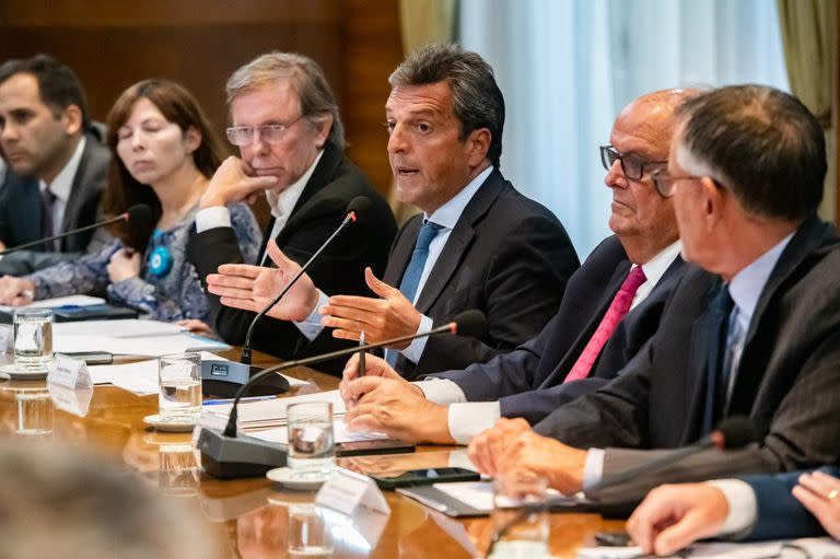 Sergio Massa con la Mesa de Enlace, al mismo tiempo que comenzaba la reunión en Merlo