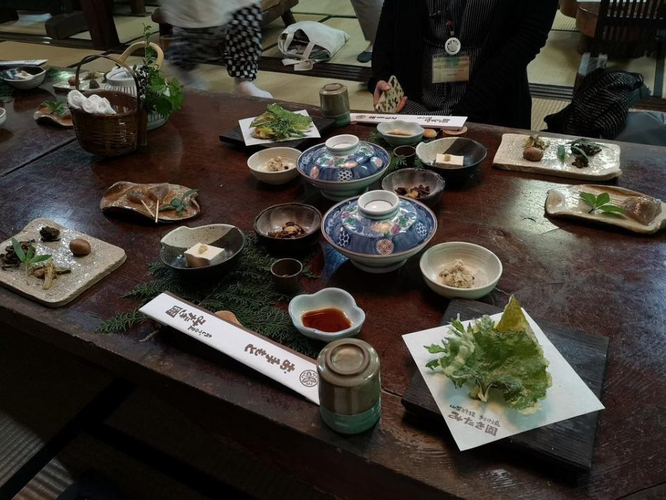 Sansai cuisine is made with local and seasonal ingredients. Observe the pine leaves being used as placemats.