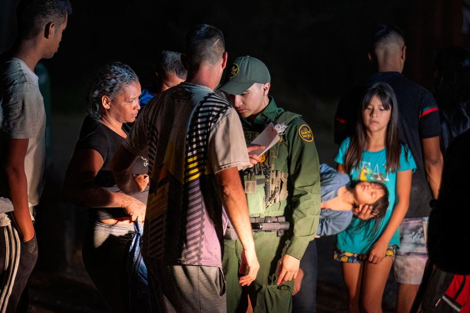 Inmigrantes en la frontera de Texas, Estados Unidos. (Photo by SUZANNE CORDEIRO/AFP via Getty Images)