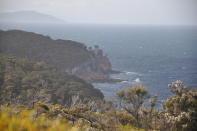 People say that in Australia you can see four seasons in a day. In Tasmania, they say you can see four seasons in an hour. This picture was taken at Freycinet National Park barely 15 minutes after the earlier one. Yet, it is misty and mysterious while the other is bright and sunshiny. Our advice is to always bring along a jacket - even if it's the height of summer.