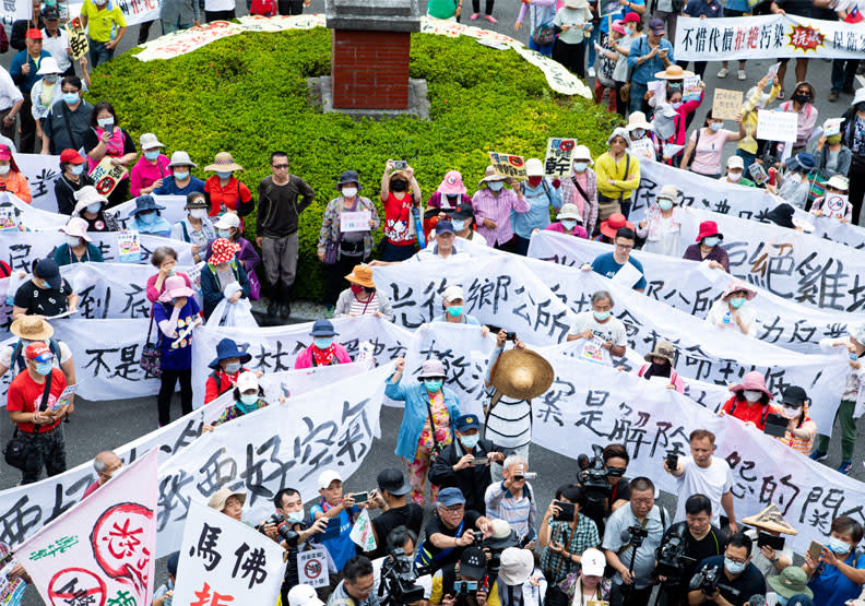 5月20日民眾聚集花蓮鳳林鎮民廣場，展開遊行抗議。池孟諭攝