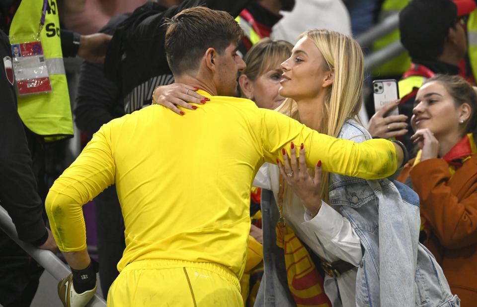 DOHA, QATAR - NOVEMBER 23 :  Courtois Thibaut goalkeeper of Belgium  & his fiance Gerzig Mishel during the FIFA World Cup Qatar 2022 Groupe F match between Belgium and Canada at the Ahmad Bin Ali Stadium on November 23, 2022 in Doha, Qatar, 23/11/2022 ( Photo by Peter De Voecht / Photo News via Getty Images)