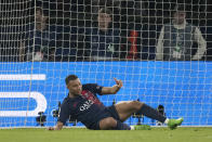 Kylian Mbappé del Paris Saint-Germain durante el partido de vuelta de la semifinal contra el Borussia Dortmund por la Liga de Campeones, el martes 7 de mayo de 2024. (AP Foto/Christophe Ena)