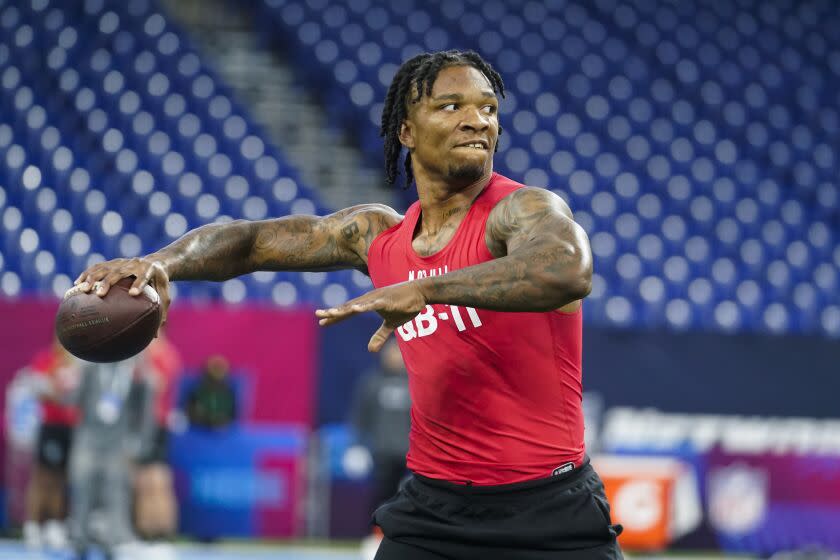 Florida quarterback Anthony Richardson runs a drill at the NFL football scouting combine.