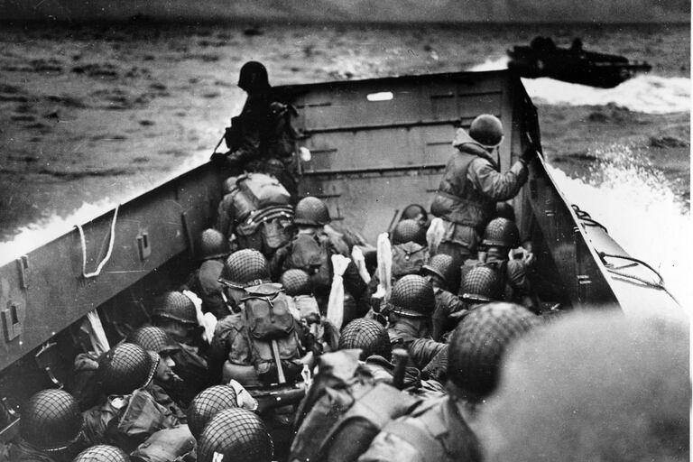 Las tropas aliadas se acercan a la playa de Omaha en Normandía, durante el Día D, el 6 de junio de 1944