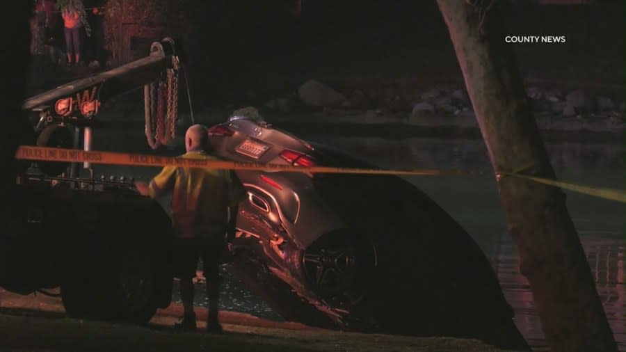 Woman dead after vehicle crashes into lake in Irvine 