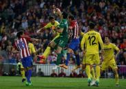 Football Soccer- Spanish La Liga Santander - Atletico Madrid v Villarreal- Vicente Calderon Stadium, Madrid, Spain - 25/04/17 - Atletico Madrid's Diego Godin in action with Villarreal's goalkeeper Andres Fernandez. REUTERS/Susana Vera