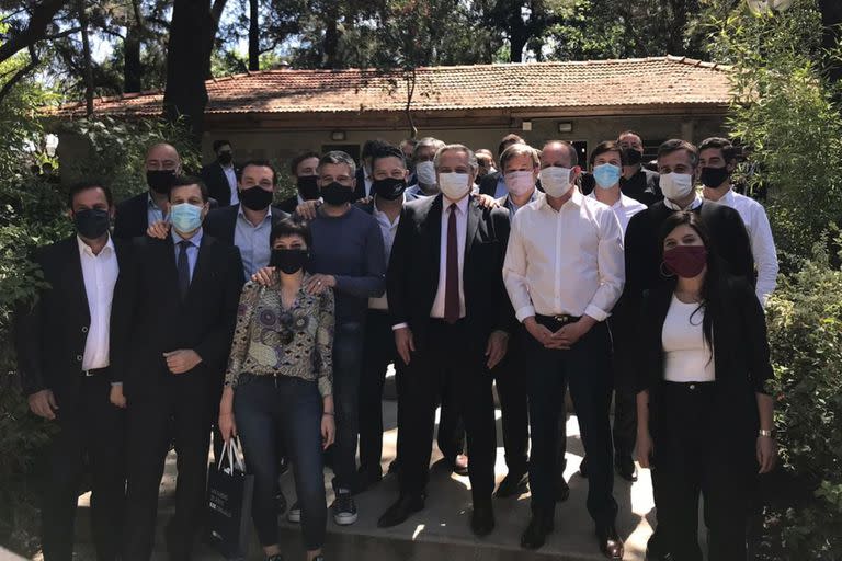 Alberto Fernández, junto a intendentes peronistas del conurbano bonaerense, en Lomas de Zamora