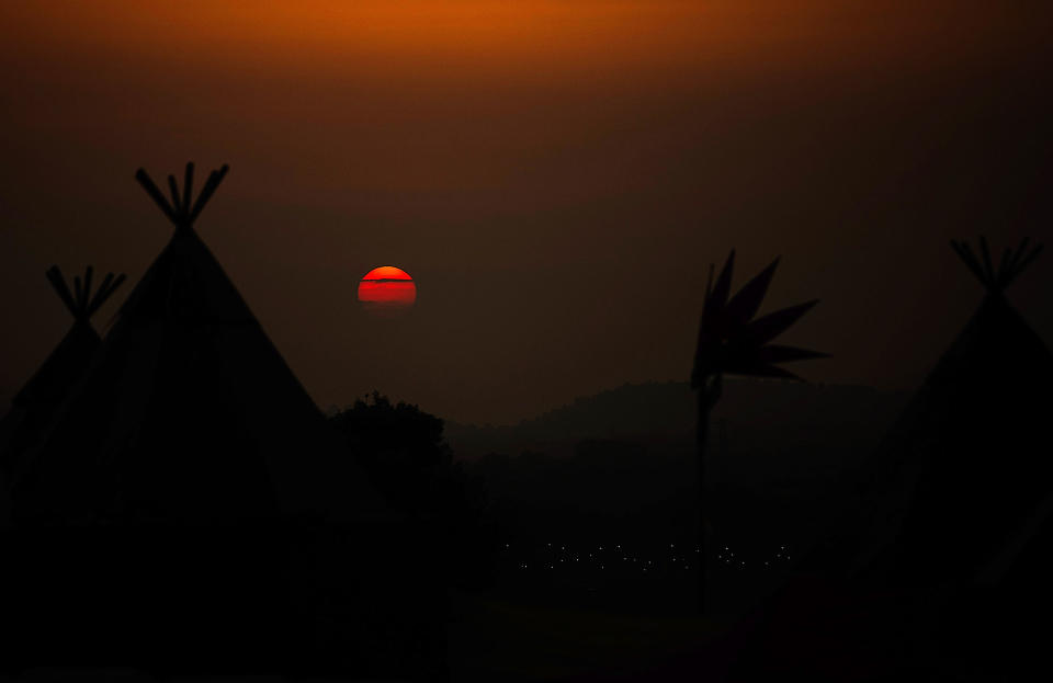 <p>The sun sets at Glastonbury Festival Site on June 21, 2017 in Glastonbury, England. (Photo: Ki Price/Getty Images) </p>