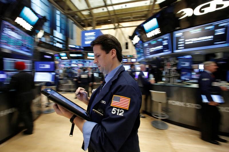 Traders work on the floor of the New York Stock Exchange (NYSE) in New York City, U.S., December 8, 2016. REUTERS/Brendan McDermid