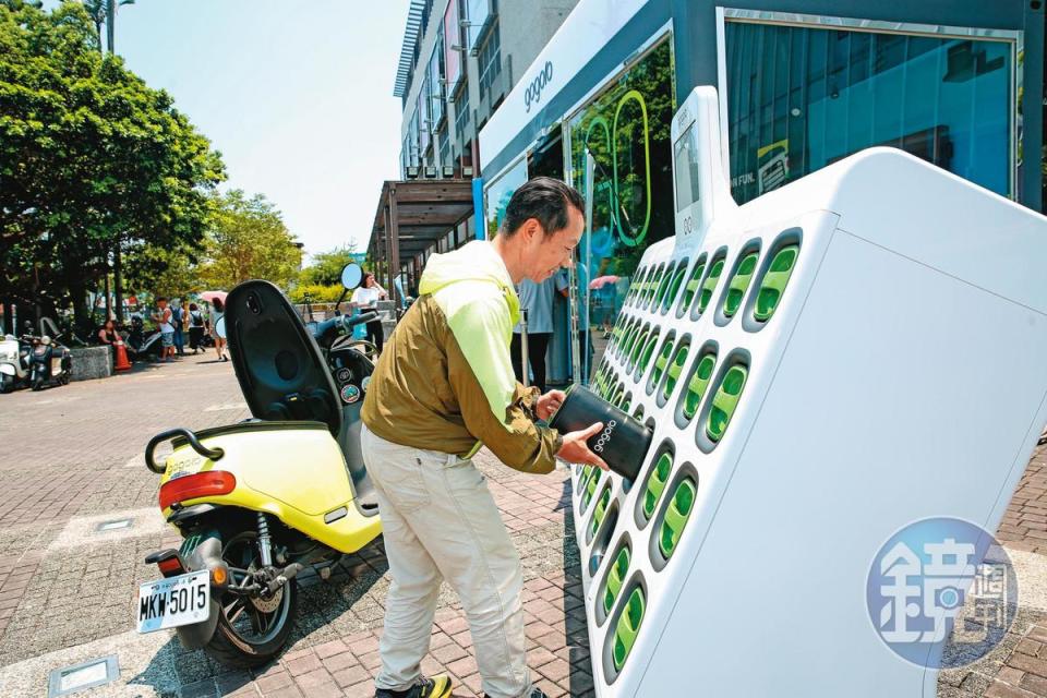 陸學森深耕換電站，承諾電池芯更新、擴大全國換電據點、布建超級換電站。