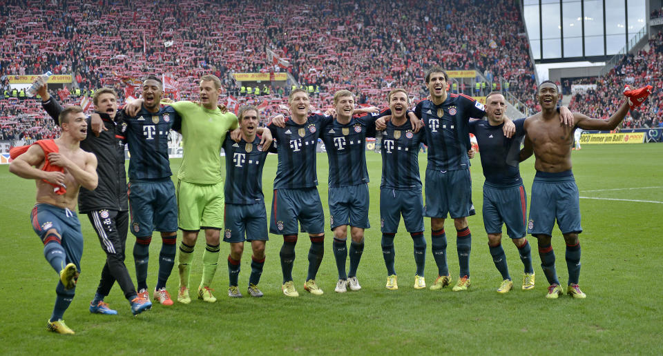 Bayern's team celebrates after winning the German Bundesliga soccer match between FSV Mainz 05 and Bayern Munich in Mainz, Germany, Saturday, March 22, 2014. Bayern won by 2-0. (AP Photo/Martin Meissner)