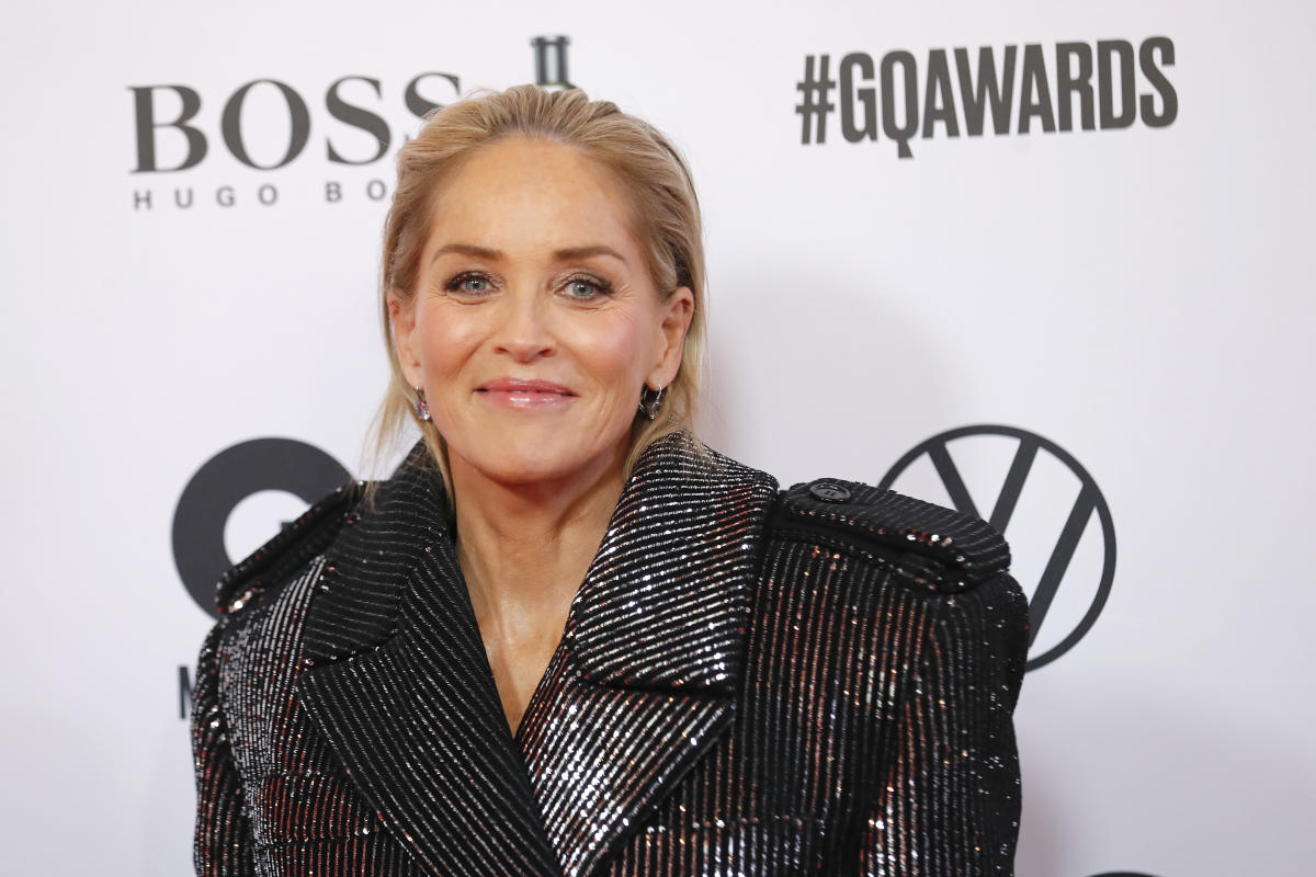 Шерон Стоун в полицейской Академии. Sharon Stone wearing Red.