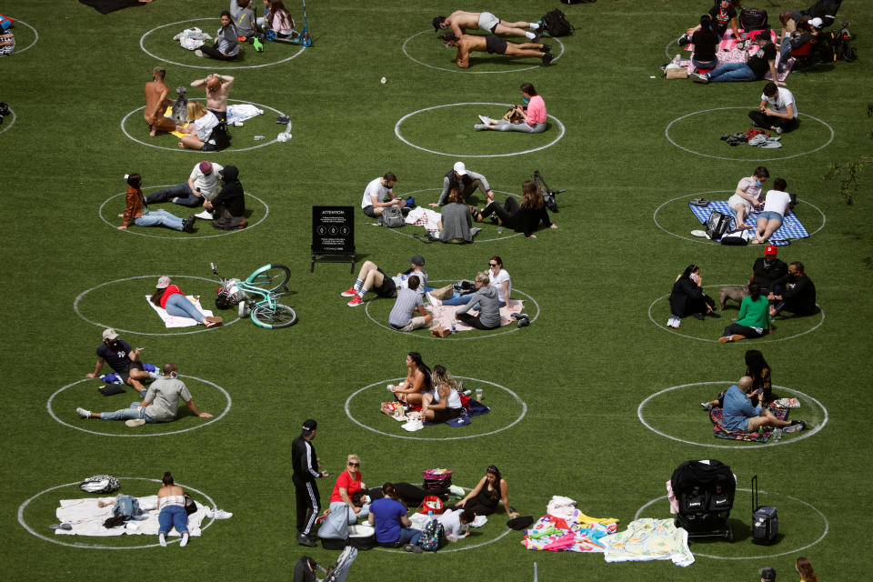 People in Domino Park are seen in circles painted as guidelines for social distancing during the outbreak of the coronavirus disease (COVID-19) in Brooklyn, New York City, U.S., May 24, 2020. REUTERS/Andrew Kelly     TPX IMAGES OF THE DAY