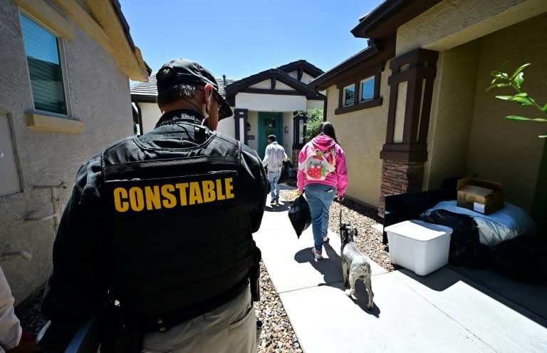 Lennie McCloskey, Constable of Manistee Justice Precint in Maricopa County watches as a family who has just been evicted carry out their belongings on April 15, 2024 in Phoenix, Arizona (Frederic J. BROWN)